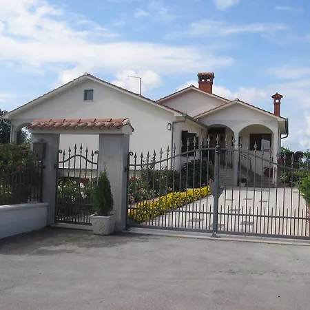 Apartment Borna Pazin Exterior photo